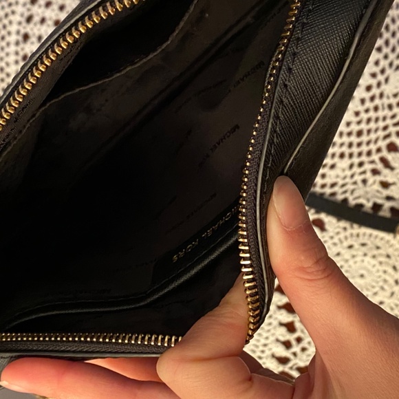 Michael Kors Black Cross Bag - Picture 2 of 8